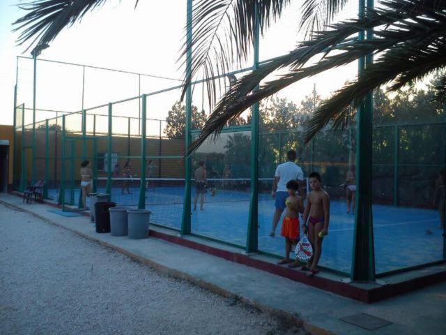 Bungalow Perotonar Ideal Para Familia Con Ninos La Puebla de Cazalla Luaran gambar